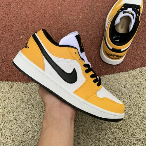 Air Jordan 1 Retro Low shoes