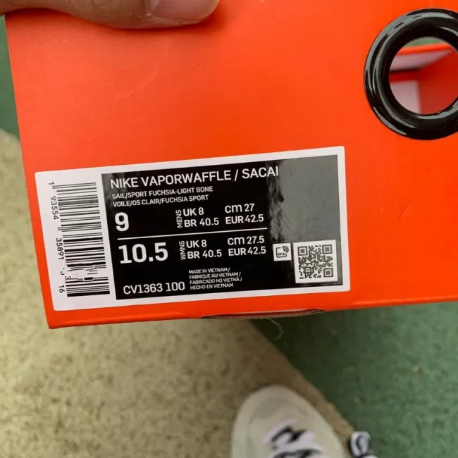 Authentic sacai x Nike VaporWaffle “Royal Fuchsia ”