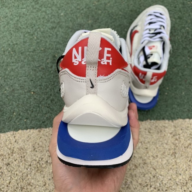 Authentic sacai x Nike VaporWaffle “Royal Fuchsia ”
