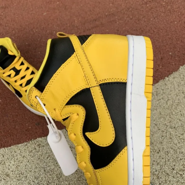 Authentic Nike Dunk High SP “Varsity Maize”