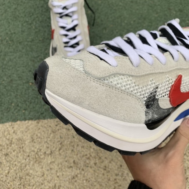 Authentic sacai x Nike VaporWaffle “Royal Fuchsia ”