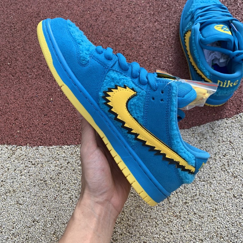 grateful dead x dunk low sb blue bear