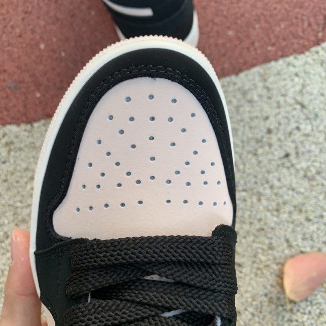 Air Jordan 1 Retro Low shoes