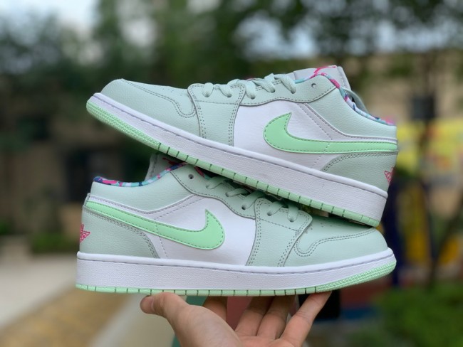 Air Jordan 1 Retro Low shoes