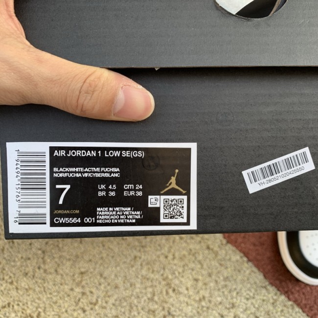Air Jordan 1 Retro Low shoes
