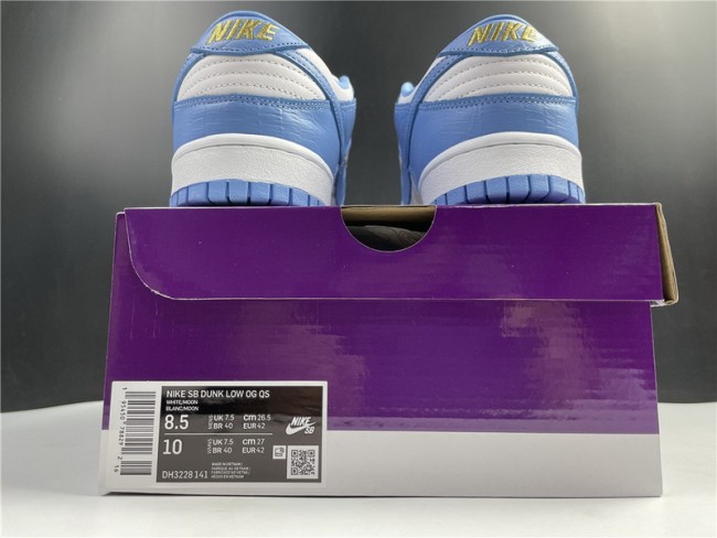 Supreme x Nike SB Dunk Low