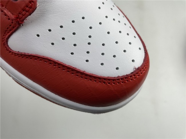 Nike SB Dunk Low Supreme