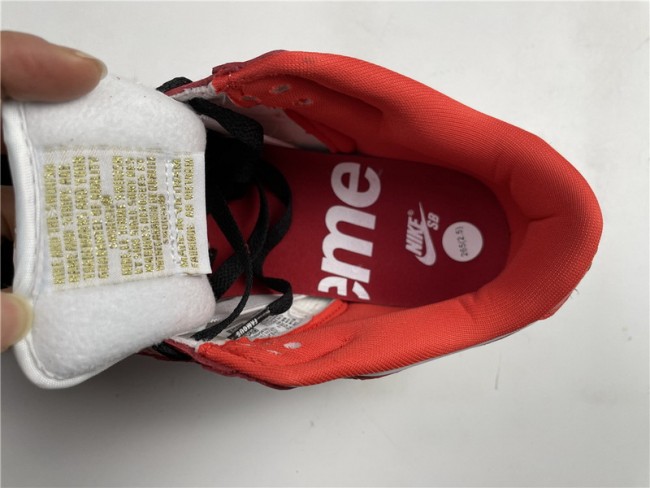 Nike SB Dunk Low Supreme