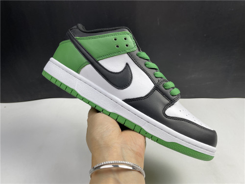 Nike SB Dunk Low “Classic Green”