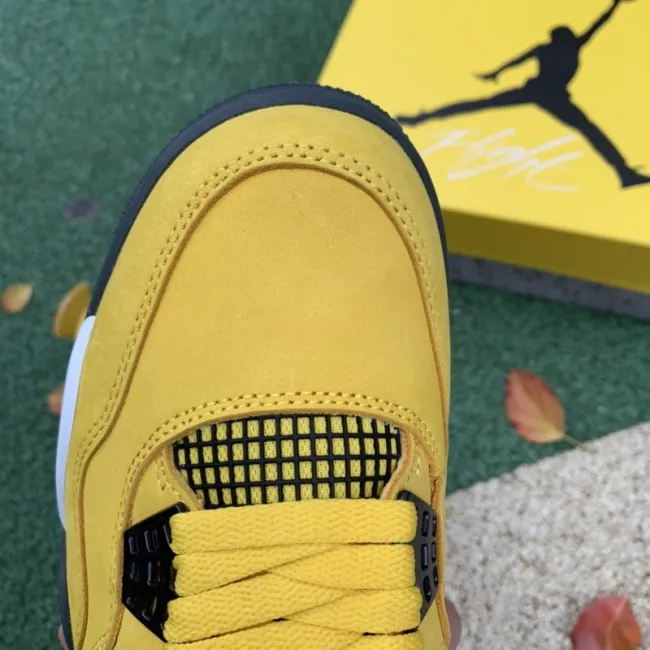 Air Jordan 4 Retro Lightning (2021)