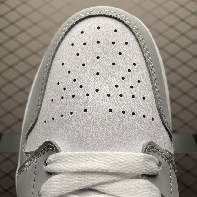 Air Jordan 1 Retro Low Wolf Grey