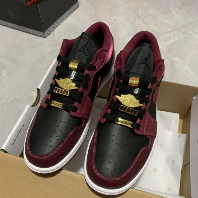 Air Jordan 1 Retro Low Dark Beetroot Black