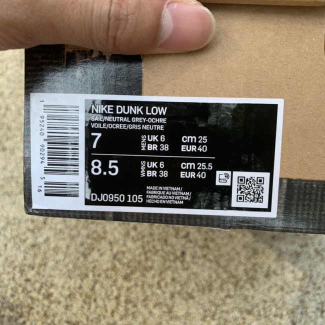 Off-White™ x Nike SB Dunk Low The 37