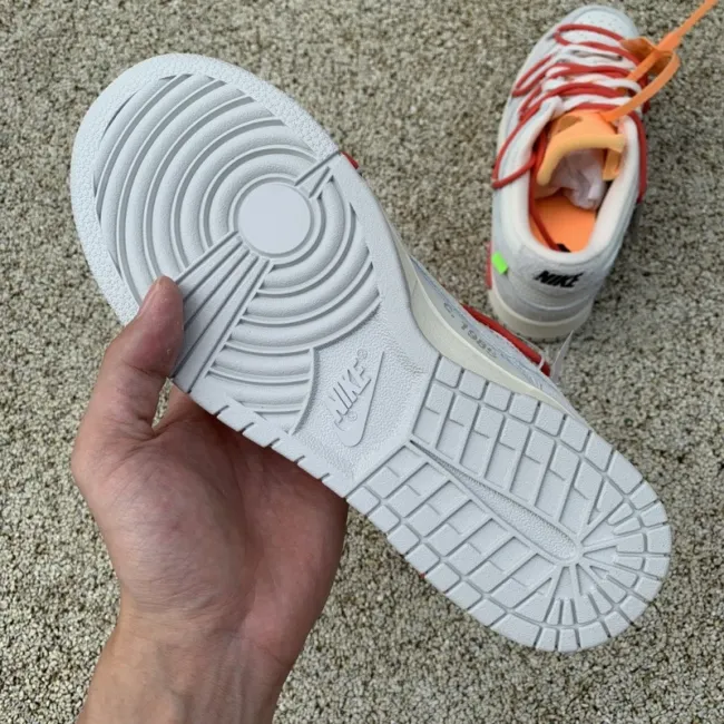 Off-White™ x Nike SB Dunk Low The 40