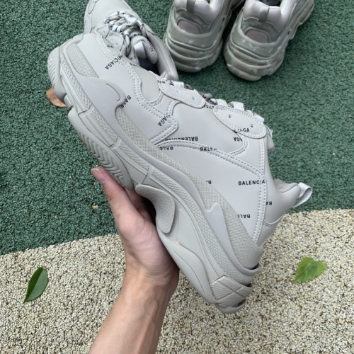 Balenciaga Triple S 