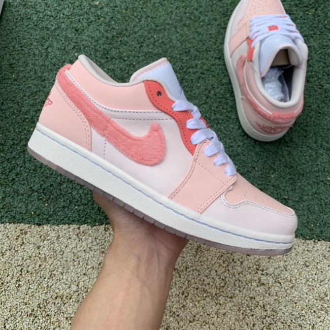 Air Jordan 1 Retro Low SE Mighty Swooshers Pink