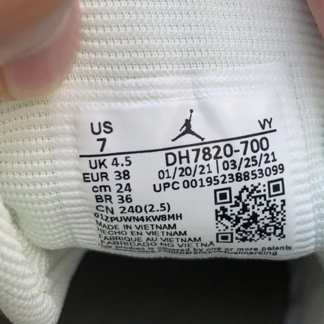 Air Jordan 1 Retro Low SE Twine Orange Quartz Corduroy