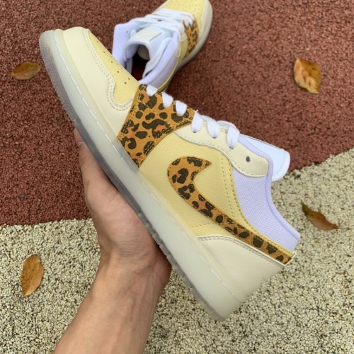 Air Jordan 1 Retro Low SNKRS Day