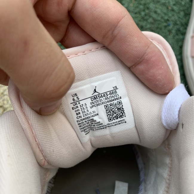 Air Jordan 1 Retro Low SE Mighty Swooshers Pink