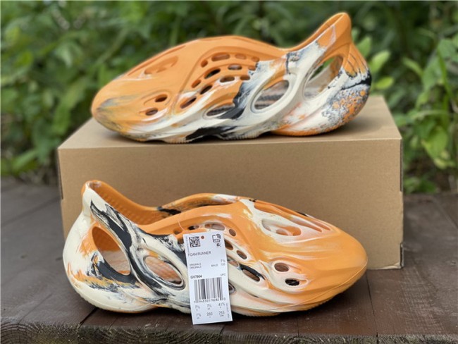 Yeezy Foam RNNR (1) GV7904