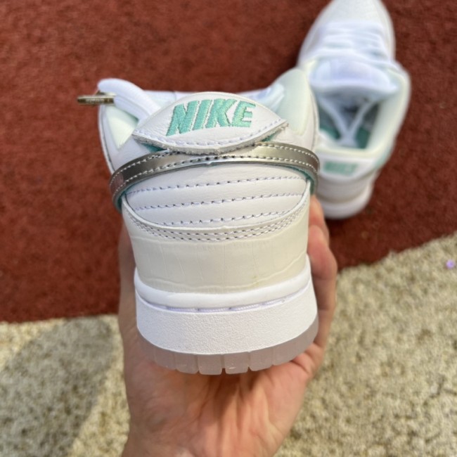 Nike SB Dunk Low Diamond Supply Co White Diamond