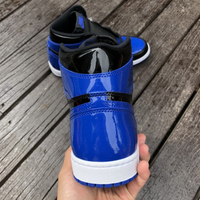 Air Jordan 1 Retro High OG  Patent Royal