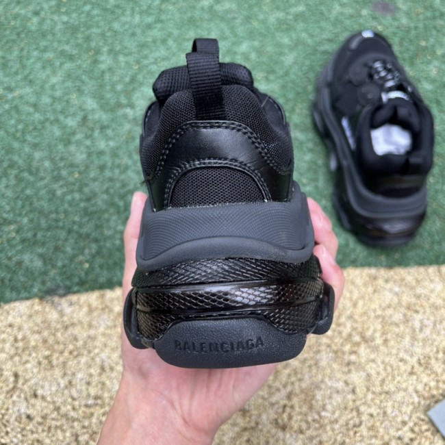 Balenciaga Triple S 