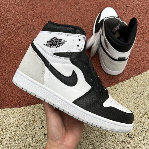 Air Jordan 1 Retro High OG Bleached Coral