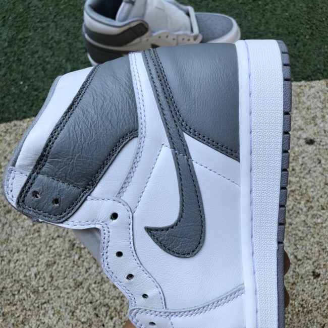Air Jordan 1 Retro High OG  Stealth