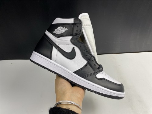Air Jordan 1 Retro Black White (2014)