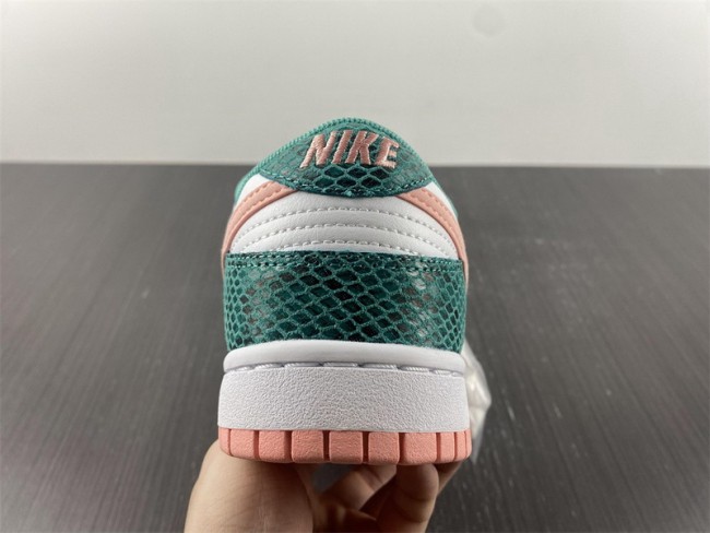 Dunk SB Low Snake Skin