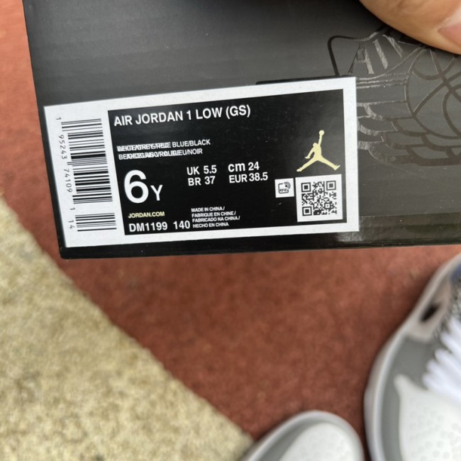 Air Jordan 1 Retro Low SE True Blue