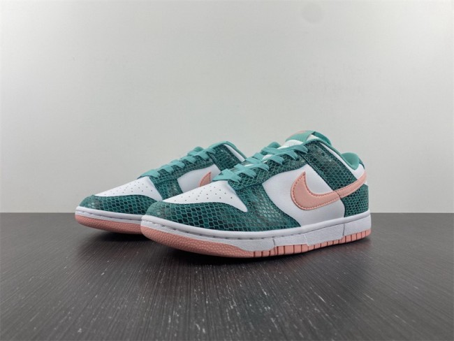 Dunk SB Low Snake Skin