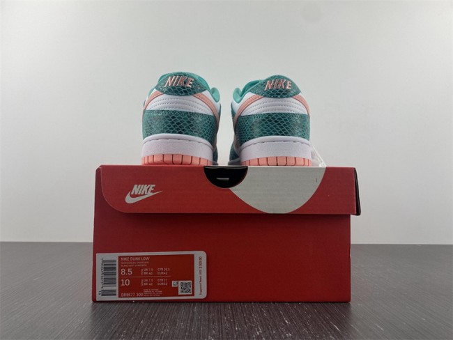 Dunk SB Low Snake Skin