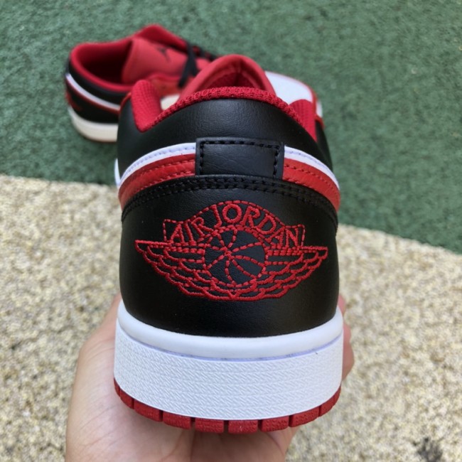 Air Jordan 1 Retro Low Bulls