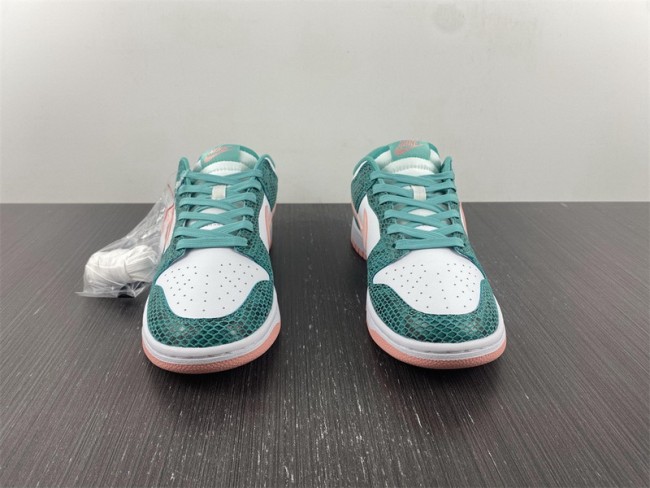 Dunk SB Low Snake Skin