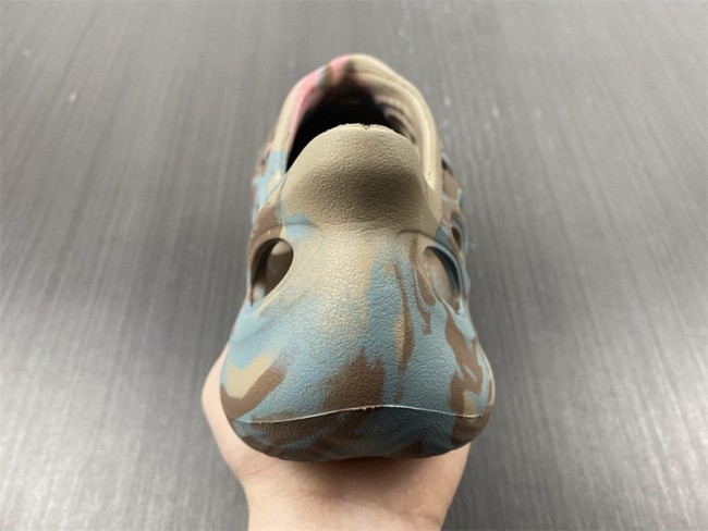 Yeezy Foam RNNR MX Sand Grey