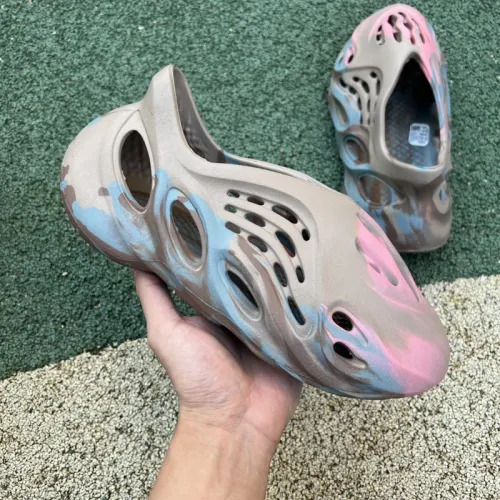 Yeezy Foam RNNR GY3969