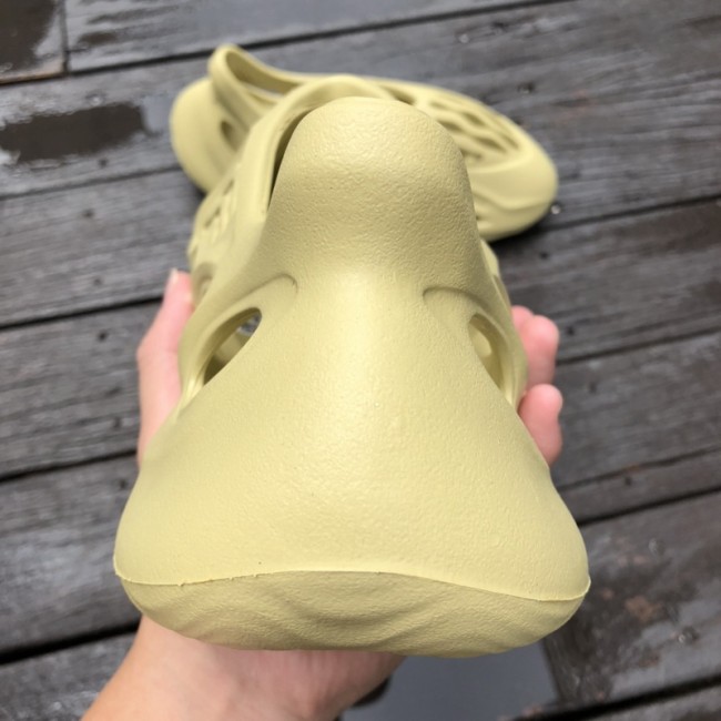 adidas Yeezy Foam RNNR Sulfur GV6775