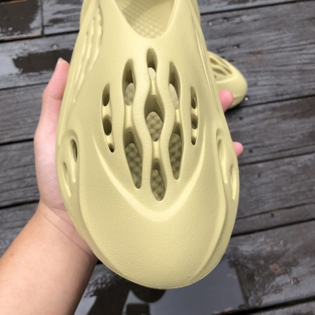 adidas Yeezy Foam RNNR Sulfur GV6775
