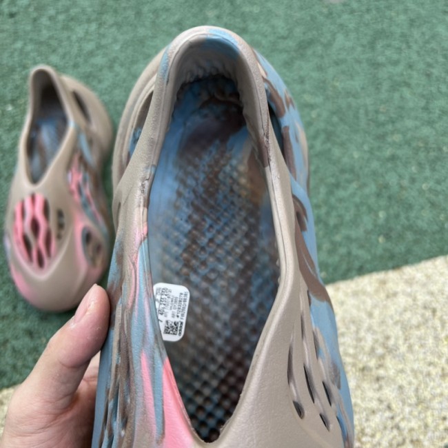 Yeezy Foam RNNR GY3969