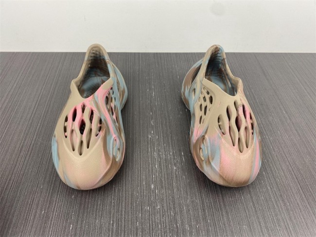 Yeezy Foam RNNR MX Sand Grey