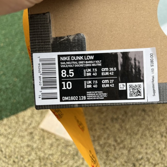 Off-White™ x Nike SB Dunk Low The 43