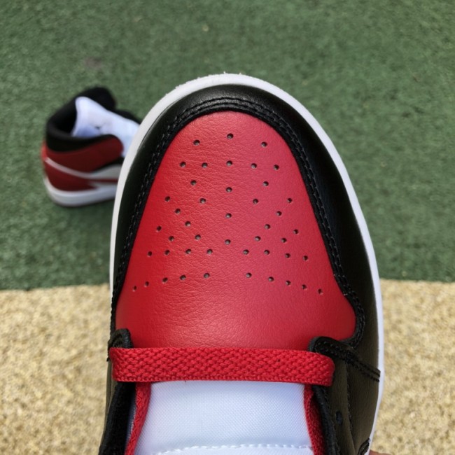 Air Jordan 1 Mid Alternate Bred Toe