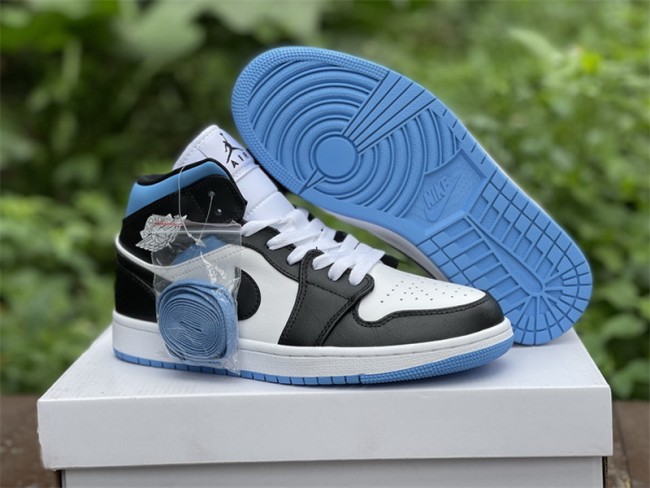 Air Jordan 1 Mid University Black White