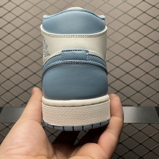 Air Jordan 1 Mid UNC 2022