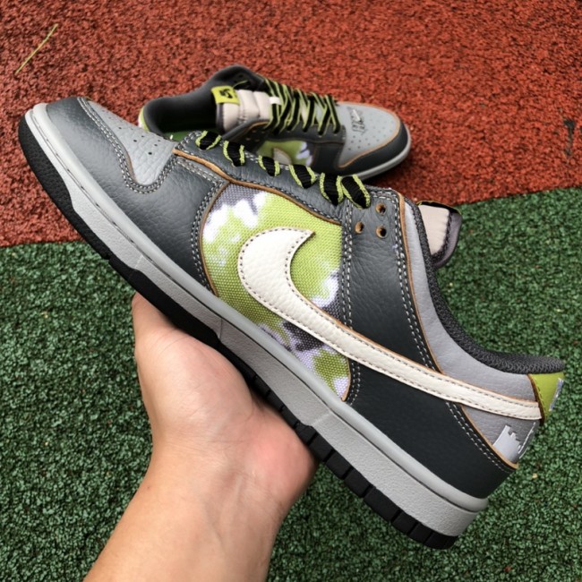 NIKE SB DUNK LOW AND US HU