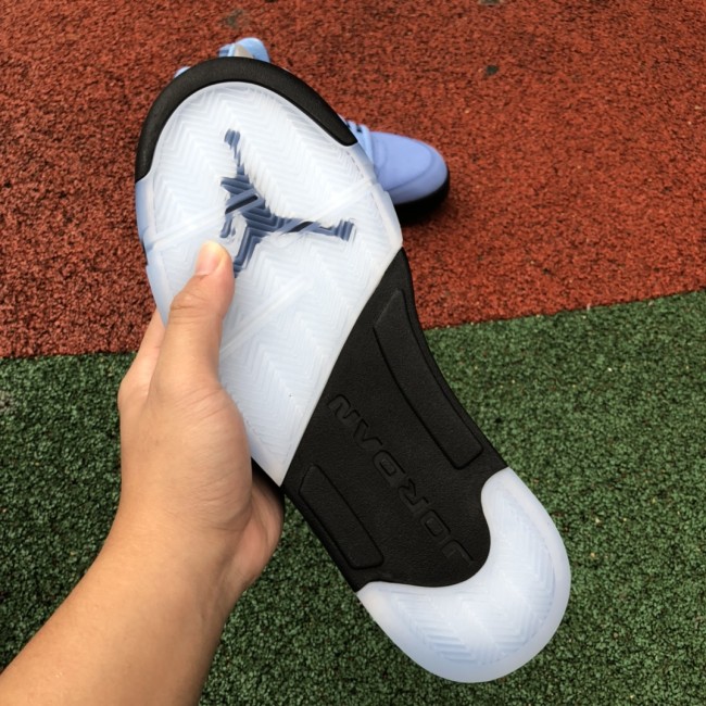 Air Jordan 5  “UNC