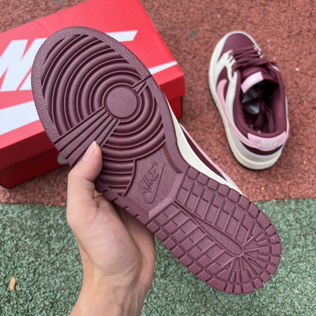 Dunk Low “Valentine's Day”