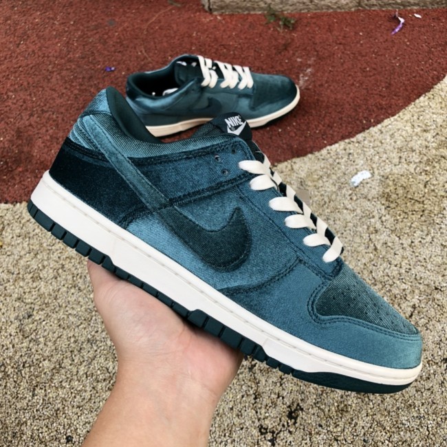 Nike Dunk Low Green Velvet (W)